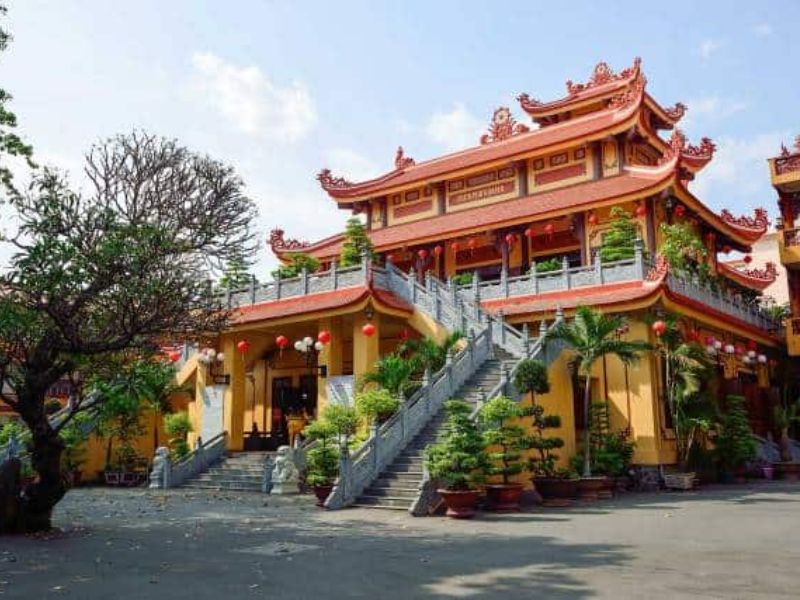 Ngôi chùa uy nghiêm, truyền thống Việt Nam