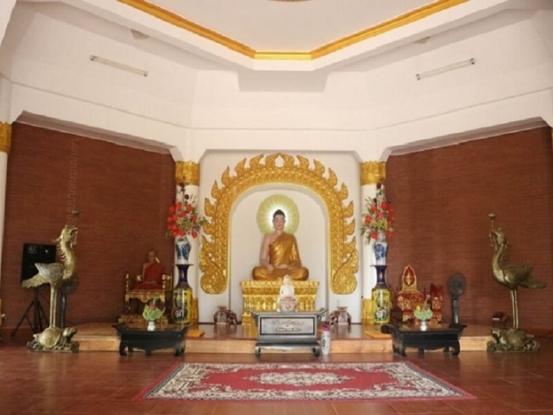 Khu vực bên trong chùa Thiền Lâm