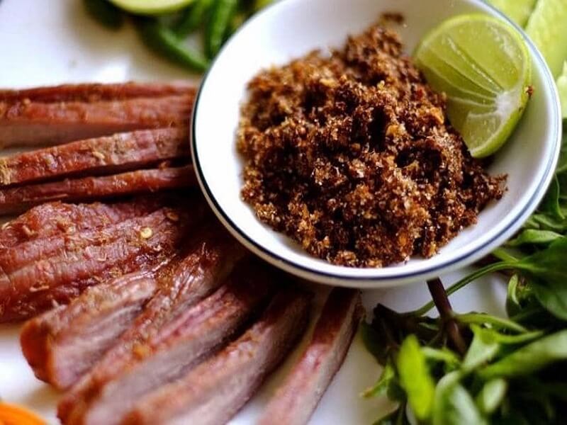 Bò 1 nắng, muối kiến vàng - đặc sản Phú Yên