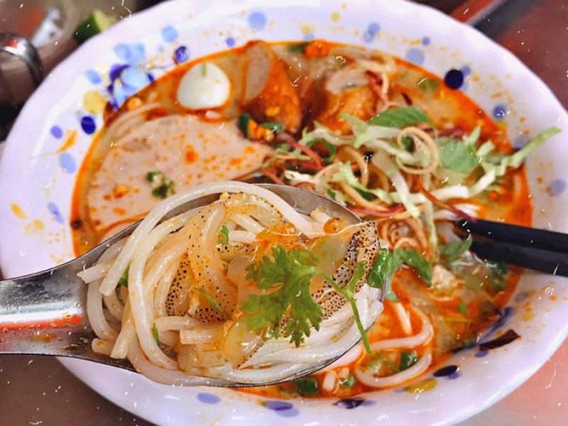 Bún sứa chả cá chiên - đặc sản Ninh Thuận