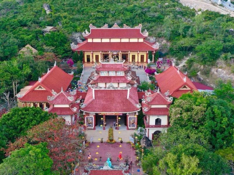 Chùa Phong Linh ngôi chùa tâm linh thu hút rất nhiều du khách thăm quan mỗi năm