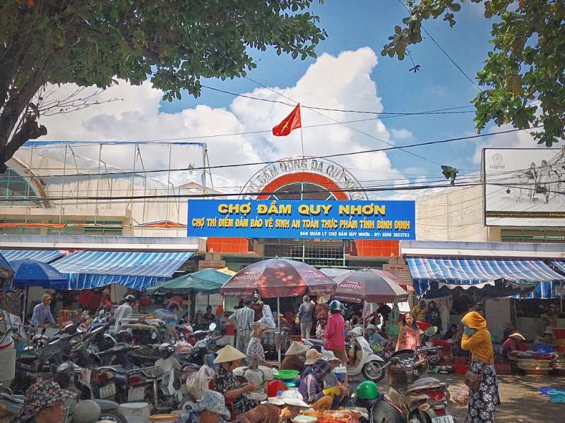 Chợ đầm là khu chợ hải sản Quy Nhơn đầu mối nổi tiếng