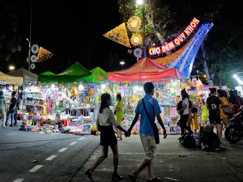 Chợ đêm Quy Nhơn là địa chỉ nổi tiếng và thu hút nhiều khách du lịch